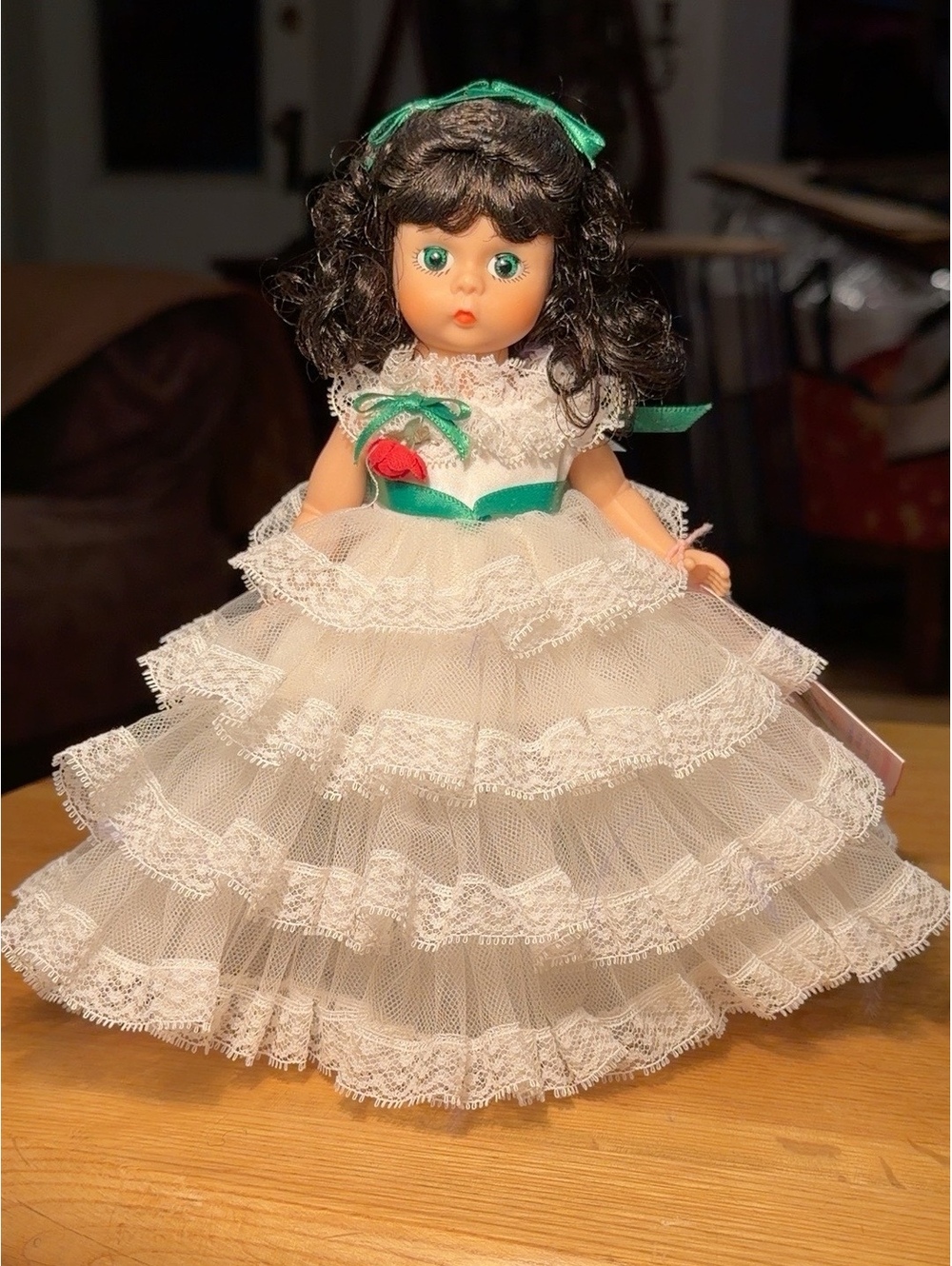 1991 Madame Alexander Scarlett #631 8” Doll White Lace Gown Tag Stand
